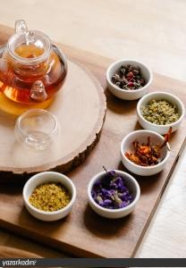 Cildi Güzelleştirmek İçin En İyi 5 Antioksidan Bitki Çayı
